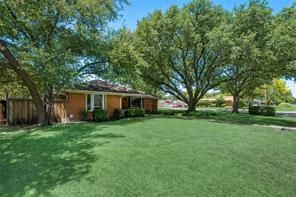 Dallas, TX 75229,10817 Beauty Lane