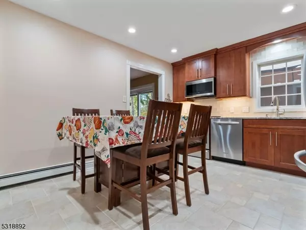 Andover Twp., NJ 07860,24 Irving Pl