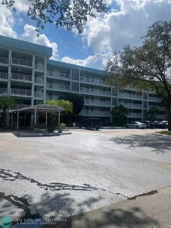 Pompano Beach, FL 33069,802 Cypress Grove Ln  #408