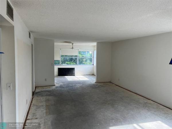 Sunrise, FL 33322,9561 Sunrise Lakes Blvd  #310