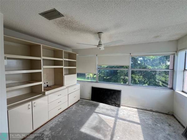 Sunrise, FL 33322,9561 Sunrise Lakes Blvd  #310