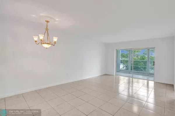 Sunrise, FL 33322,8880 Sunrise Lakes Blvd  #312