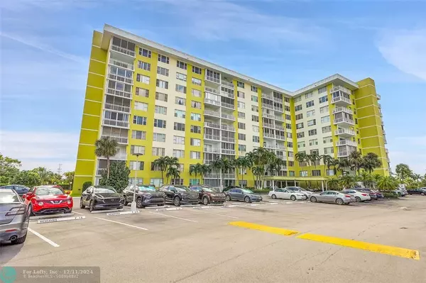 Hollywood, FL 33021,4400 Hillcrest Dr  #414B