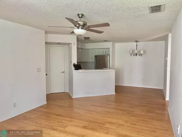 Pompano Beach, FL 33063,3320 Pinewalk Dr  #1716