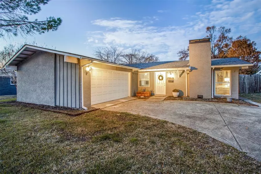 2909 Silverton Drive, Dallas, TX 75229