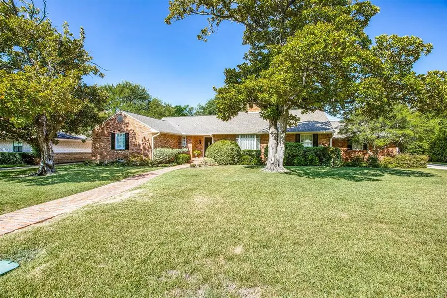 10831 Snow White Drive, Dallas, TX 75229