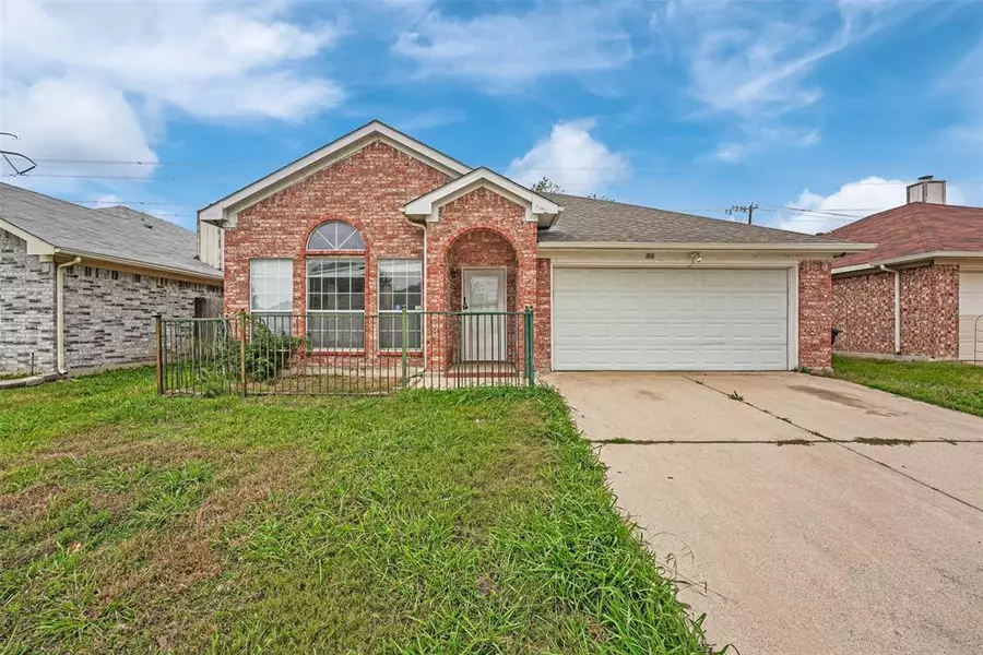 808 W Colony Drive, Arlington, TX 76001