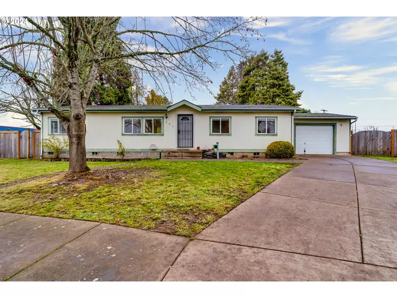 301 SMITH LOOP, Springfield, OR 97478