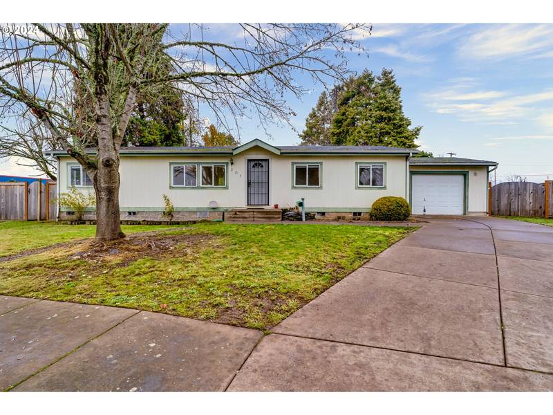 301 SMITH LOOP, Springfield, OR 97478