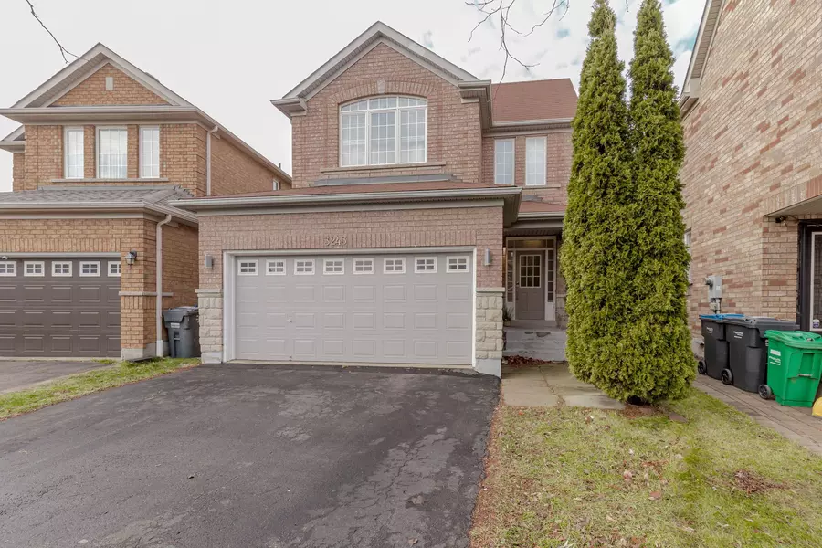 3243 Flagstone DR, Mississauga, ON L5M 7T8