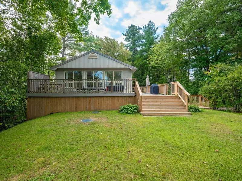 1006 Youngs DR, Muskoka Lakes, ON P0B 1J0