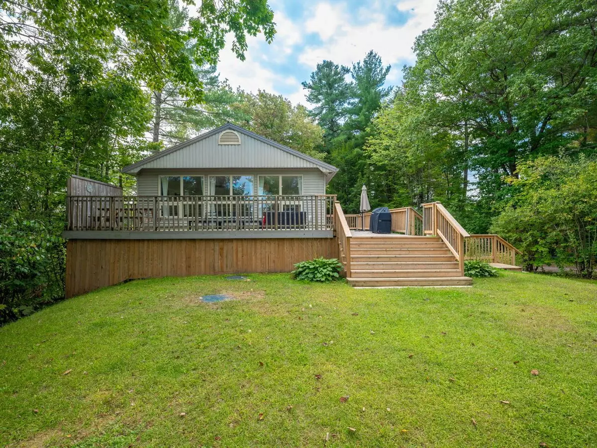 Muskoka Lakes, ON P0B 1J0,1006 Youngs DR