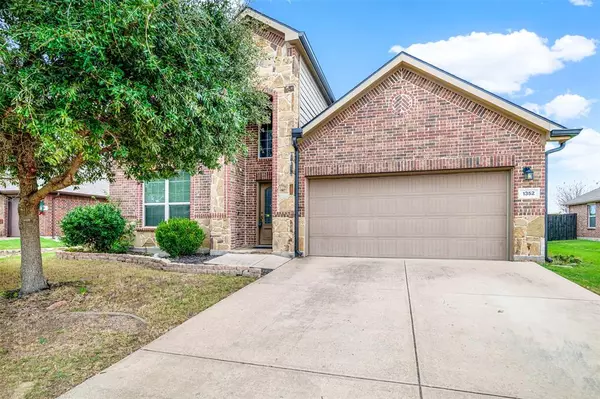 1352 Hearthstone Drive, Burleson, TX 76028