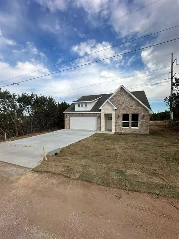 5829 Black Pine Circle, Granbury, TX 76048