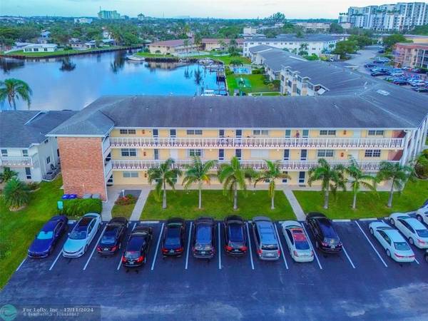 Pompano Beach, FL 33060,700 Pine Dr  #308