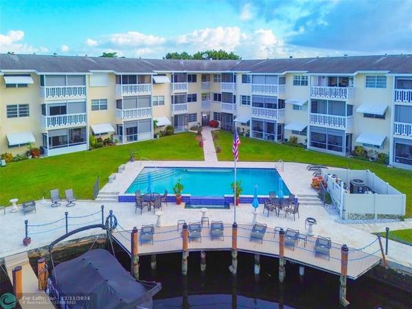 Pompano Beach, FL 33060,700 Pine Dr  #308