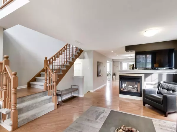 Oakville, ON L6M 3Y6,2400 Guildstone CRES