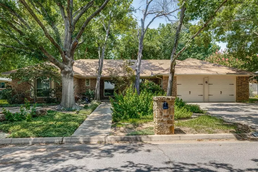 2704 English Chase Court, Arlington, TX 76016