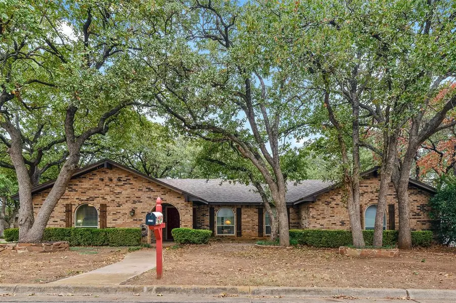 2208 Valleydale Drive, Arlington, TX 76013