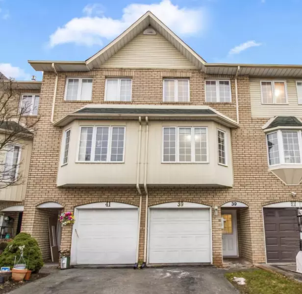 39 Sufi CRES, Toronto C13, ON M4A 2X3