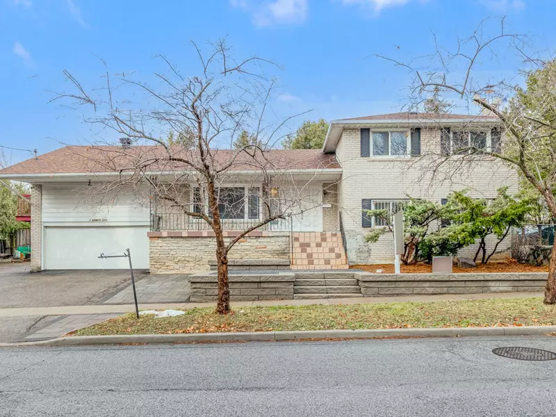 2 Axsmith CRES, Toronto C15, ON M2J 3K3