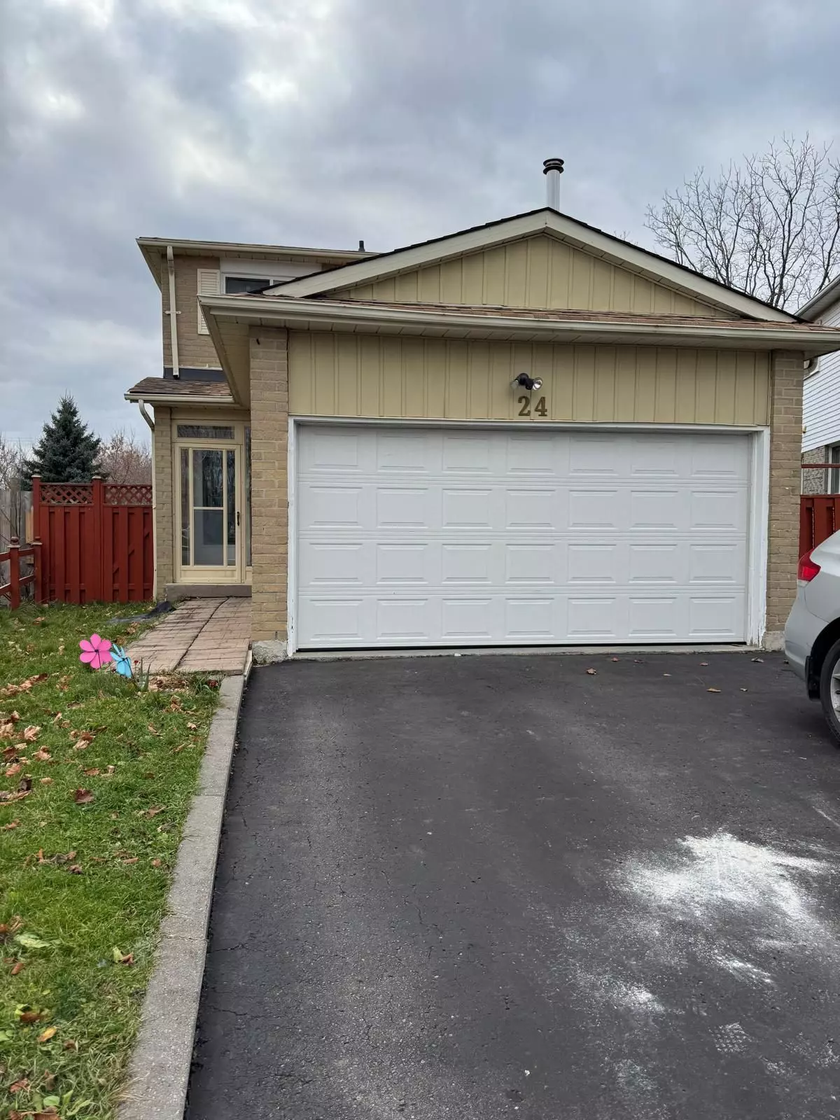 Brampton, ON L6Y 3P2,24 Sparrow CT