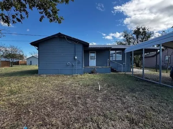 Leonard, TX 75452,304 S Oak Street