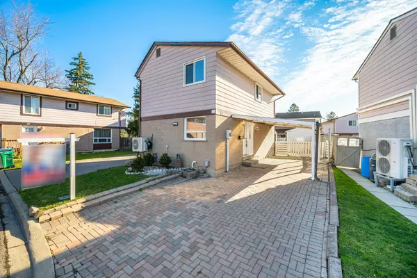 Brampton, ON L6S 2C3,32 Hindquarter CT