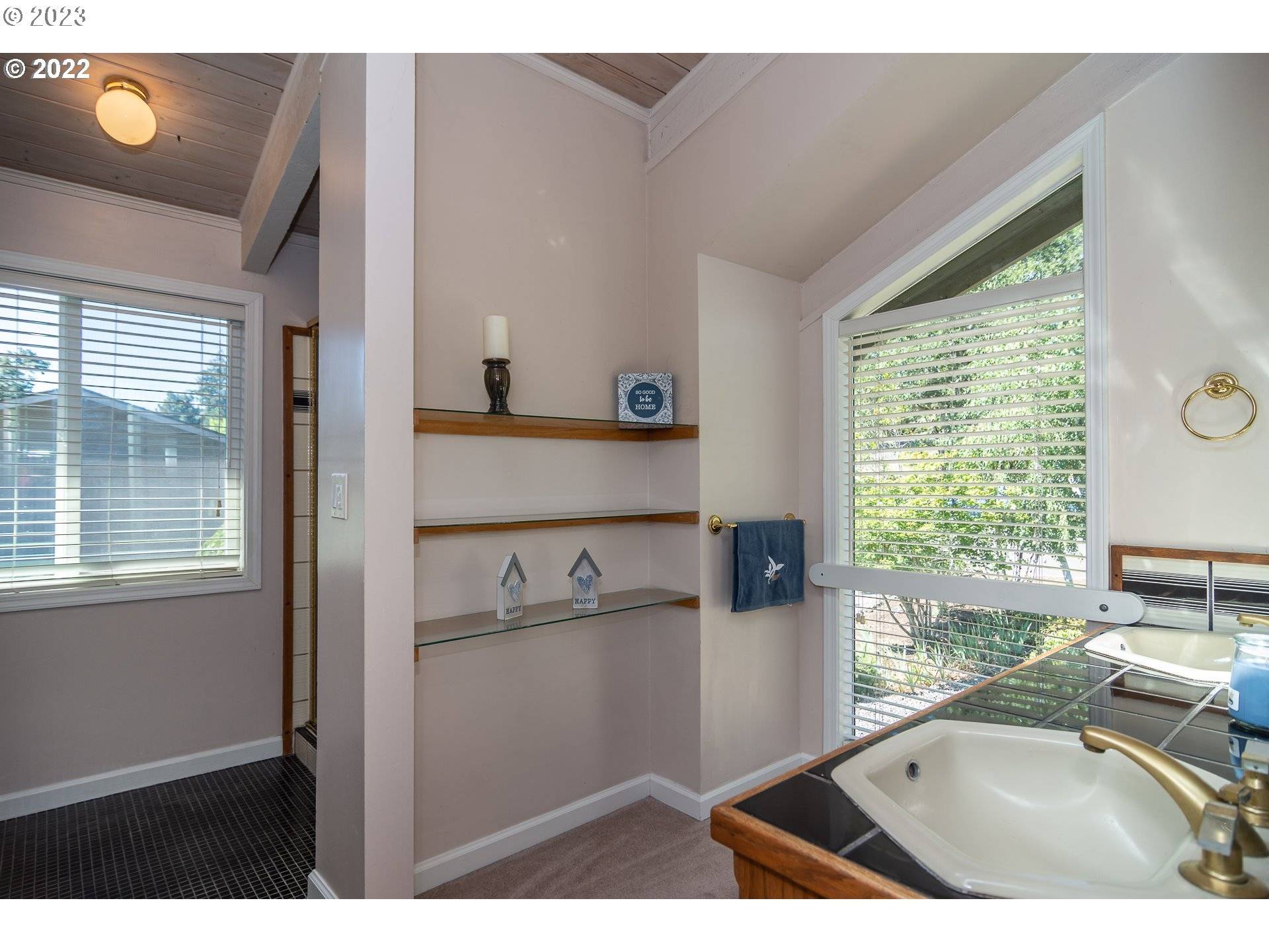 Roseburg, OR 97470,385 CHINKAPIN CT