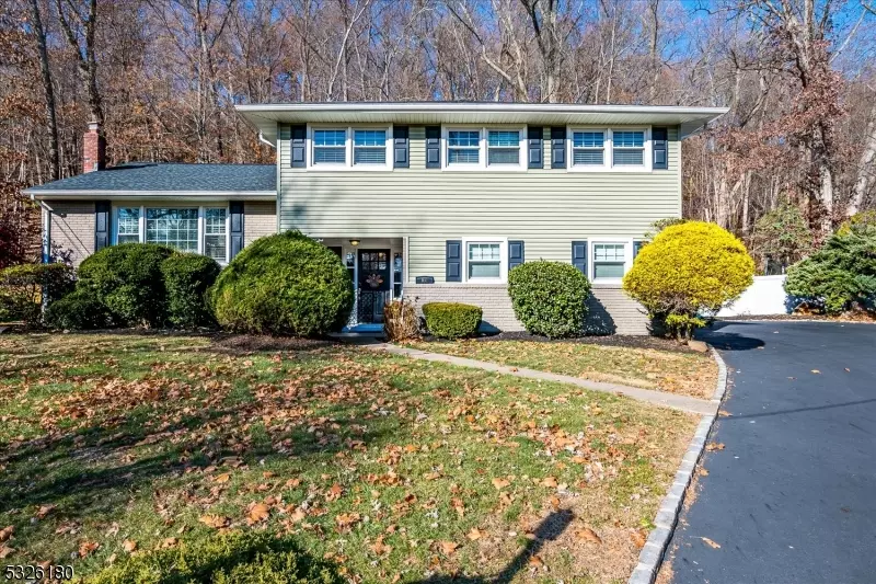 Scotch Plains Twp., NJ 07076,67 Canterbury Dr