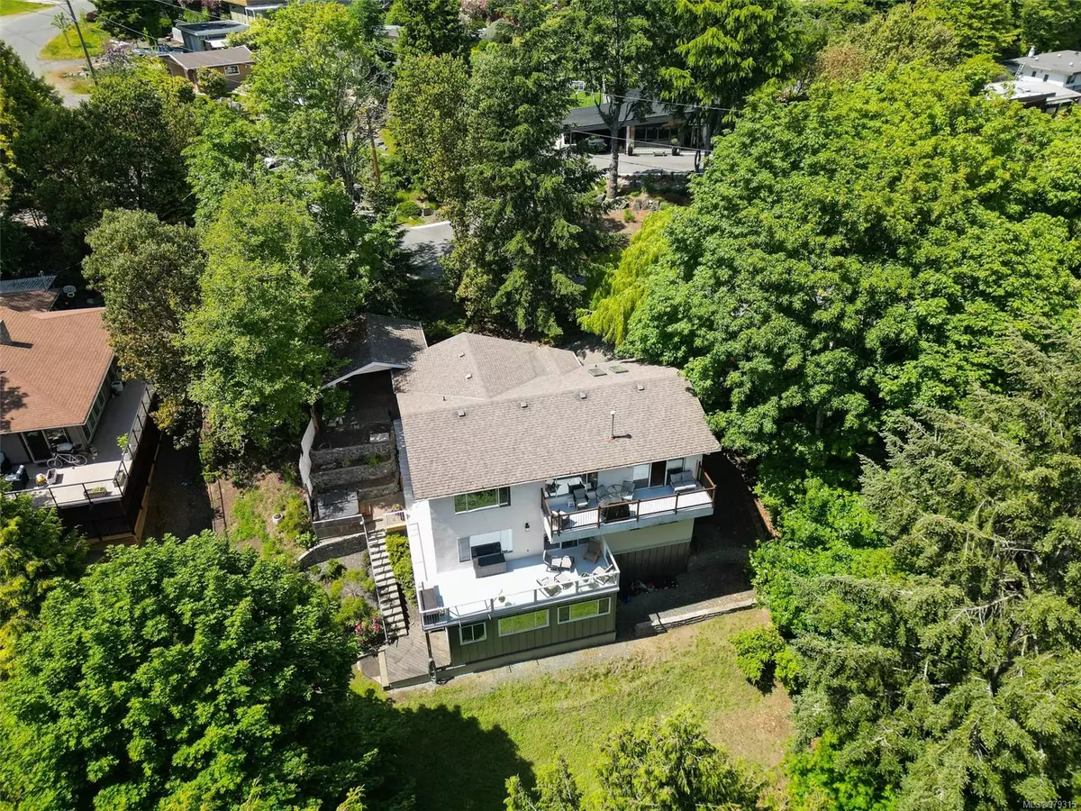 Saanich, BC V8Y 2C2,5159 Beckton Rd