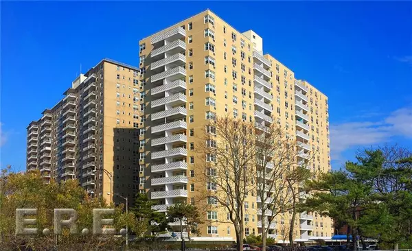 35 Seacoast TER #8D, Brooklyn, NY 11235