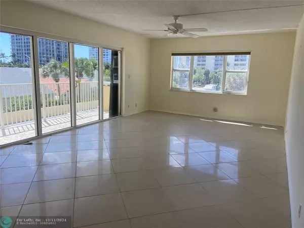 Pompano Beach, FL 33062,1200 Hibiscus Avenue  #305