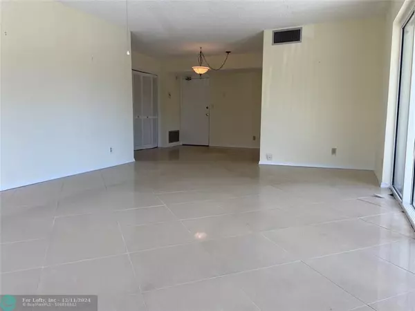 Pompano Beach, FL 33062,1200 Hibiscus Avenue  #305