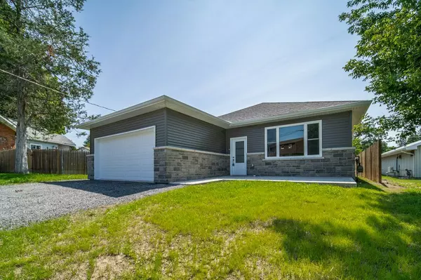 16 Palace RD, Greater Napanee, ON K7R 1A3