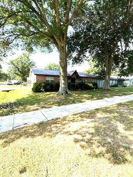 801 W Columbia Street, Okemah, OK 74859