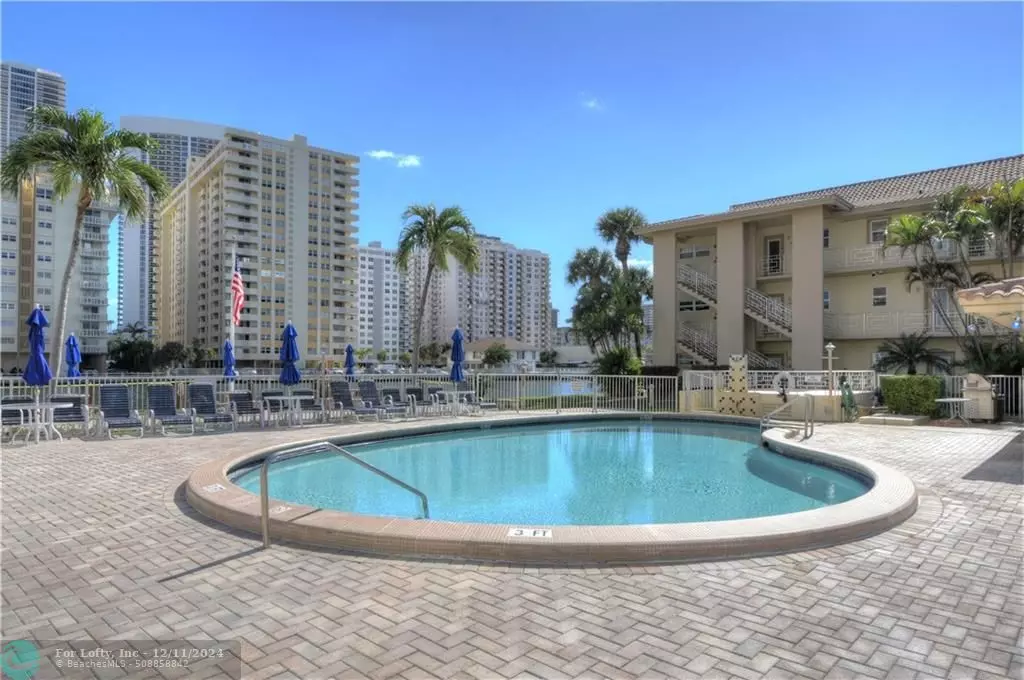 Hallandale Beach, FL 33009,2600 DIANA  #114