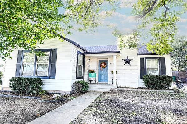 307 Rock Street, Bowie, TX 76230