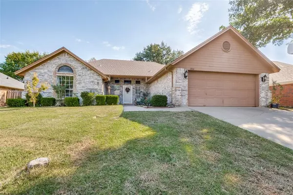 7712 Western Oaks Drive, North Richland Hills, TX 76182