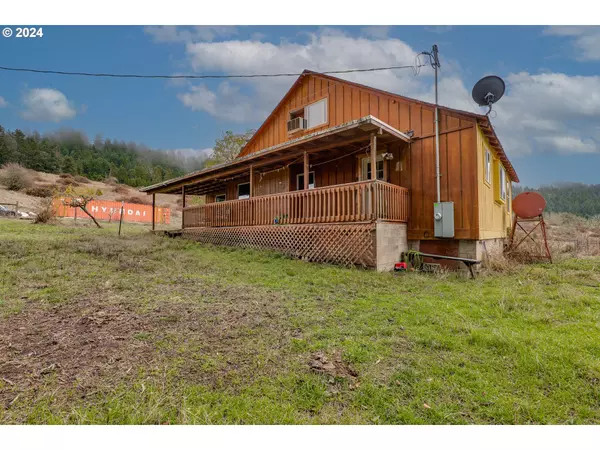 3017 BOOMER HILL RD, Myrtle Creek, OR 97457