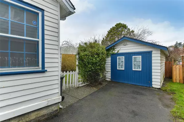 Esquimalt, BC V9A 5E2,528 PARADISE St