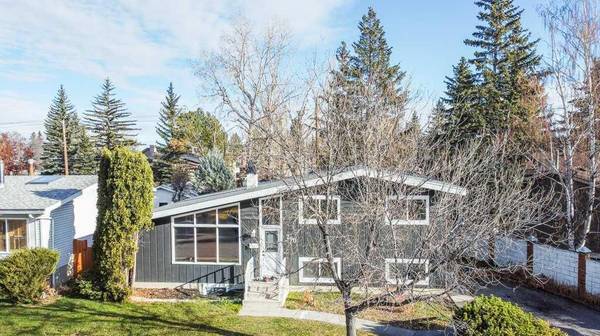 260 Southampton DR Southwest, Calgary, AB T2W0V8