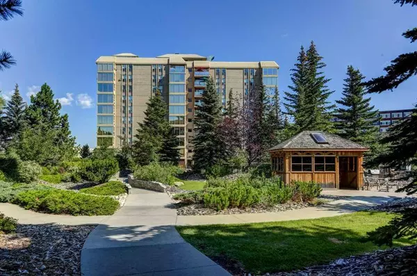 4603 Varsity DR NW #204, Calgary, AB T3A 2V7