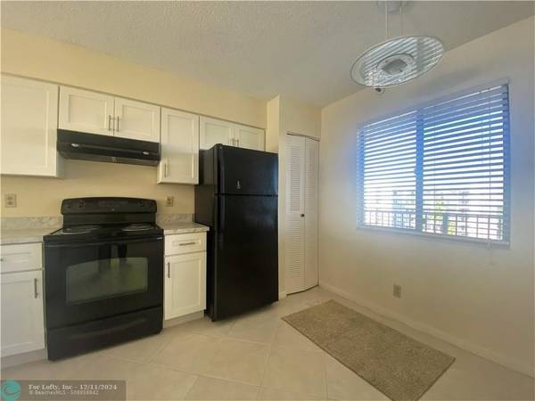 Pompano Beach, FL 33069,2221 Cypress Island Dr  #807