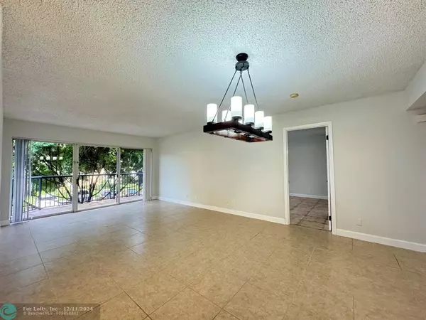 Coral Springs, FL 33067,8901 Wiles Rd  #208