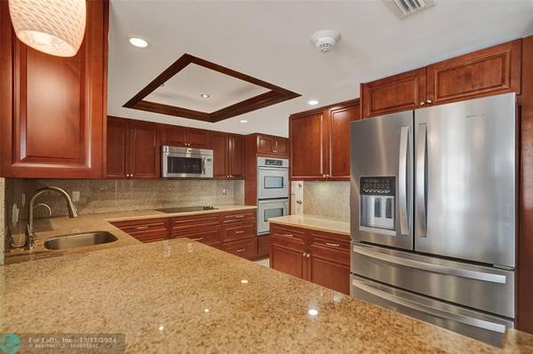 Lauderdale By The Sea, FL 33308,5100 N Ocean Blvd  #1408