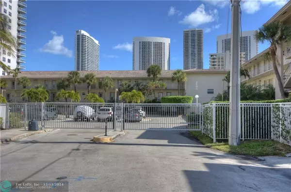 Hallandale Beach, FL 33009,2600 DIANA  #114