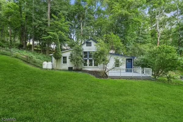 32 Frog Hollow Rd, Tewksbury Twp., NJ 07830