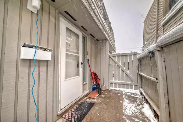 Calgary, AB T2K5M8,6408 4 ST NE #1