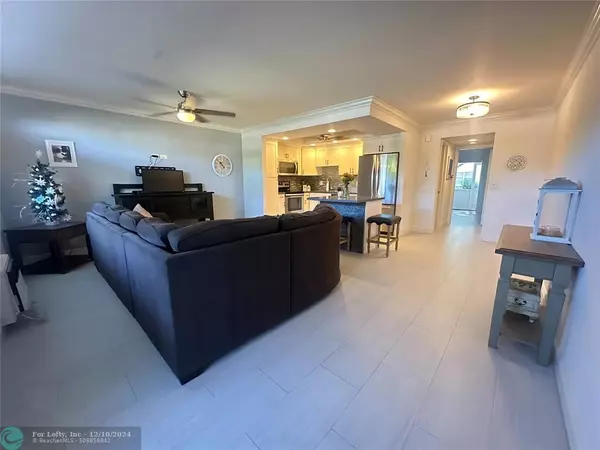 Deerfield Beach, FL 33442,10 Farnham A  #10